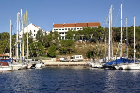 Apartments by the sea Milna, Brac - 18743